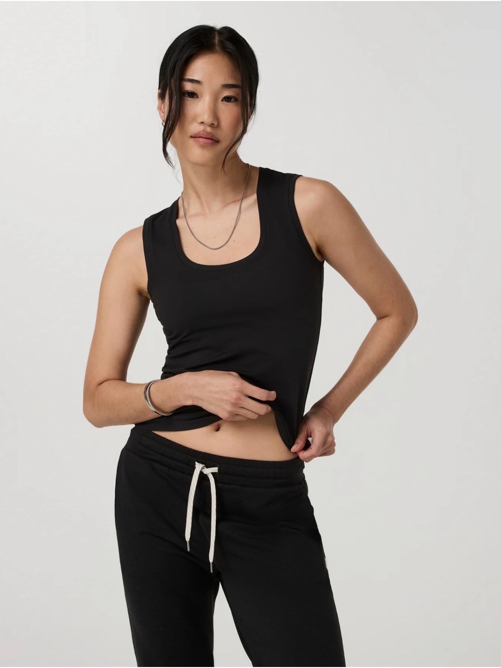 Vuori Black Halo Essential Scoop Tank Long size small
